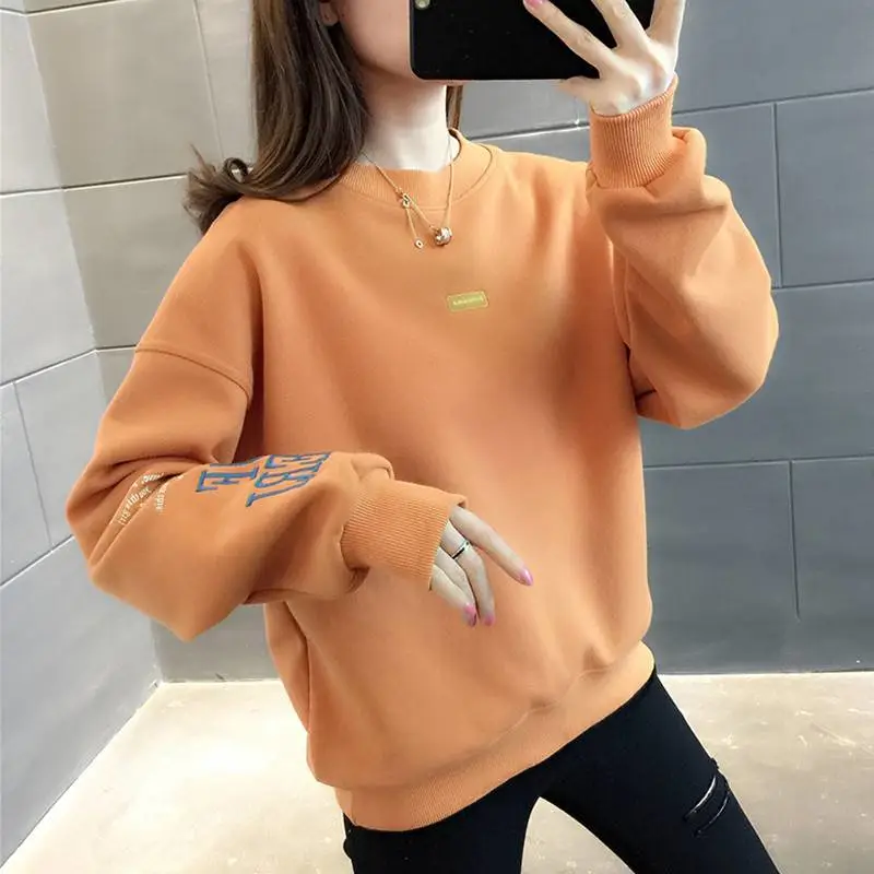 怎么直接和服装厂拿货圆领上衣百搭学生韩版圆领卫衣少女秋冬装潮一百元摆地摊卖什么好