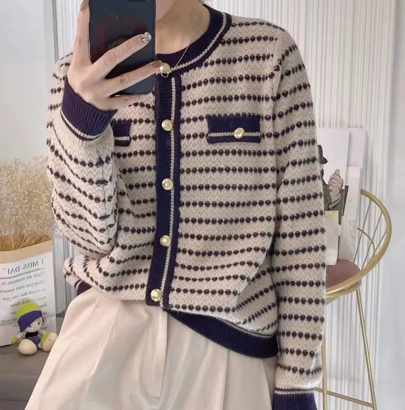 儿童服装5元批发水貂绒网红套头毛衣女衣服尾货批发市场在哪里