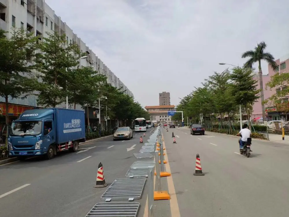 罗湖深标人行道护栏按图定做 市政路中护栏颜色可选