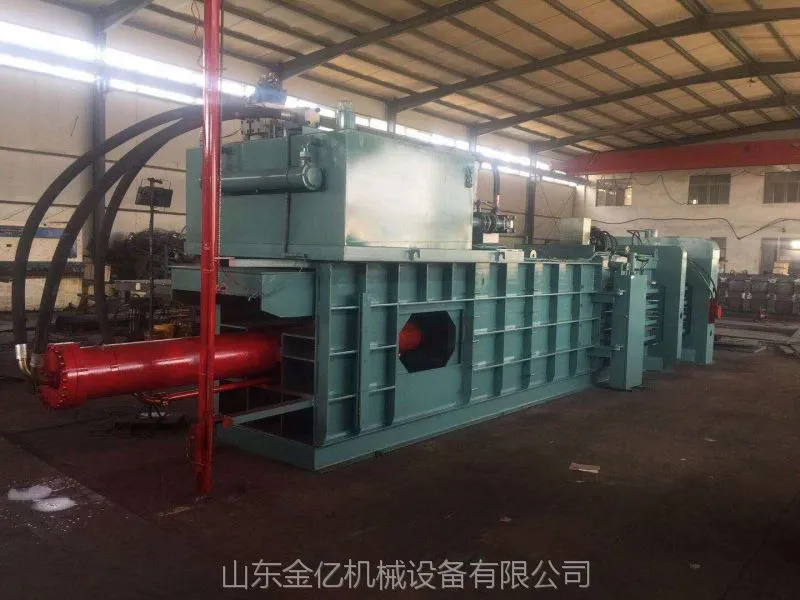 200吨卧式塑料瓶压块机大型卧式自动木片打包机带门和不带门打包机区别