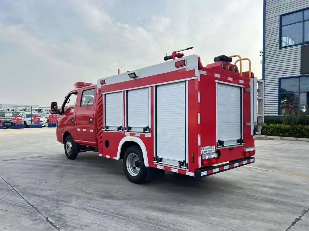小型消防车 封闭式 安全实用 节能减排 东风蓝牌洒水车