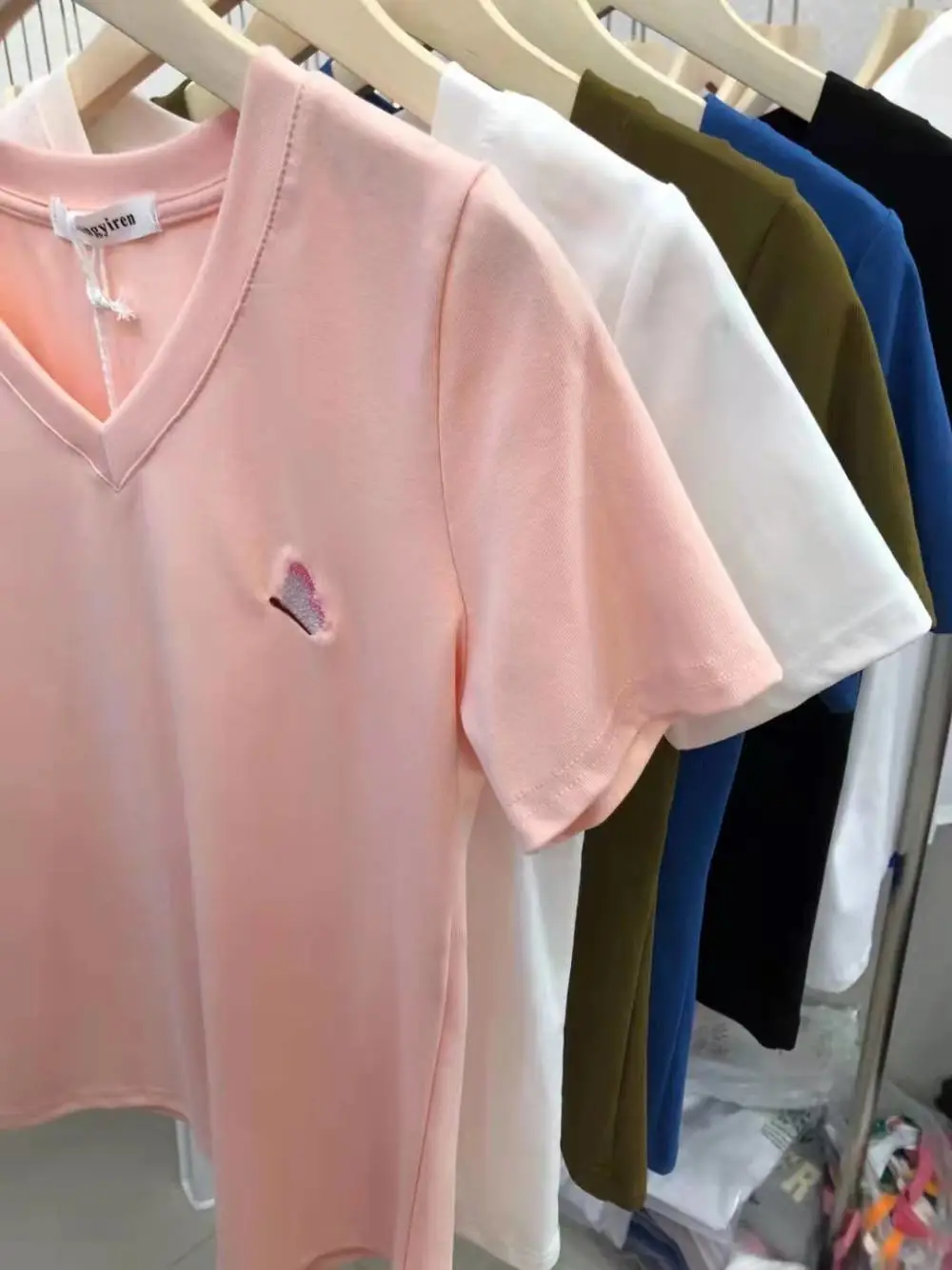 沈阳服装批发市场有哪些沙河服装批发市场跳楼货源江苏连云港连云直播休闲T恤