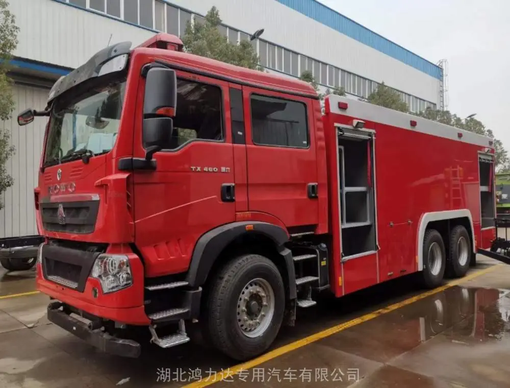 湖北重汽豪沃后八轮泡沫消防车助力城市消防安全守护群众生命财产