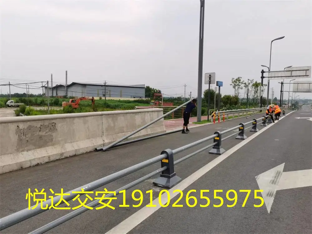 城市道路机非隔离护栏市政交通车道分流路中央防跨越栏杆机非护栏