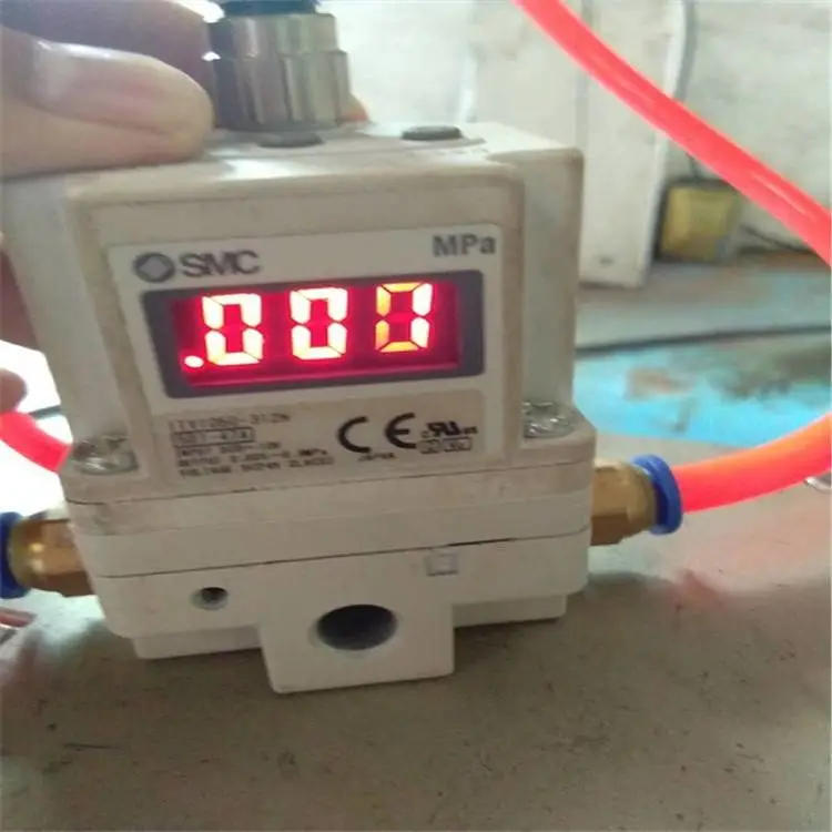 干喷砂机保养_转盘喷砂机的图片_环保型湿式小型喷砂机_广东除锈喷砂机