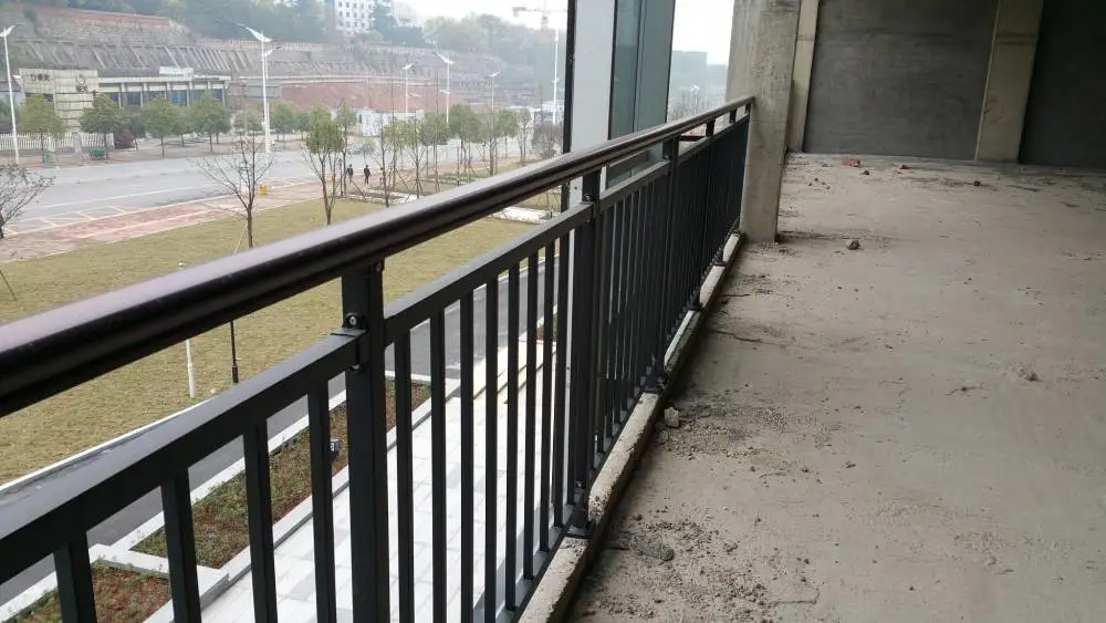 长沙锌钢护栏_批量定制生产各种锌合金护栏型材及配件