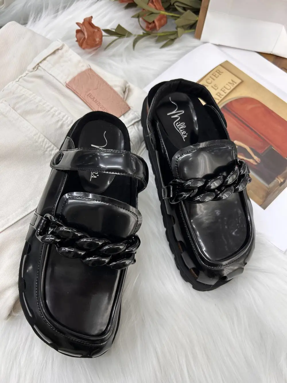 妙丽鞋子 百丽 春夏款 链条亚克力 半托两穿 黑色漆面 凉鞋凉拖 镂空