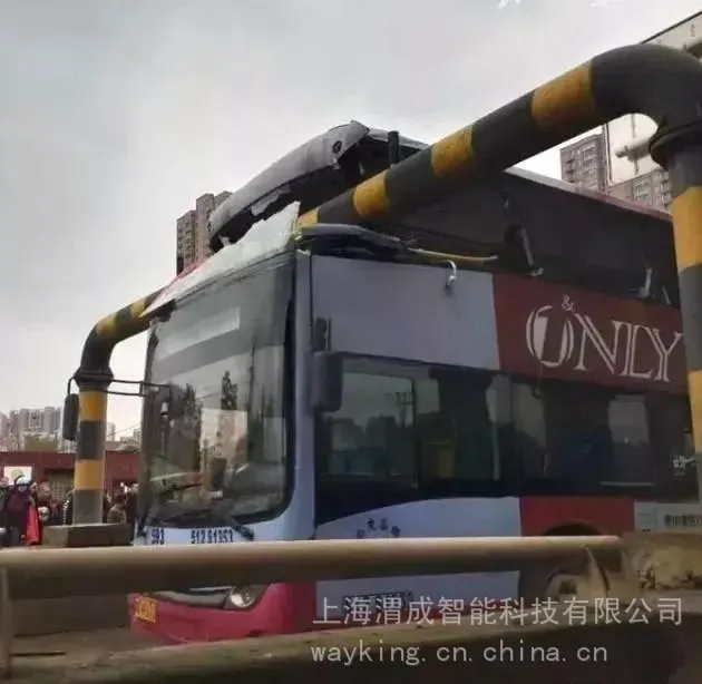 铁路限高铁跨公立交桥涵及限高防护架碰撞报警雷达摄像机报警装置