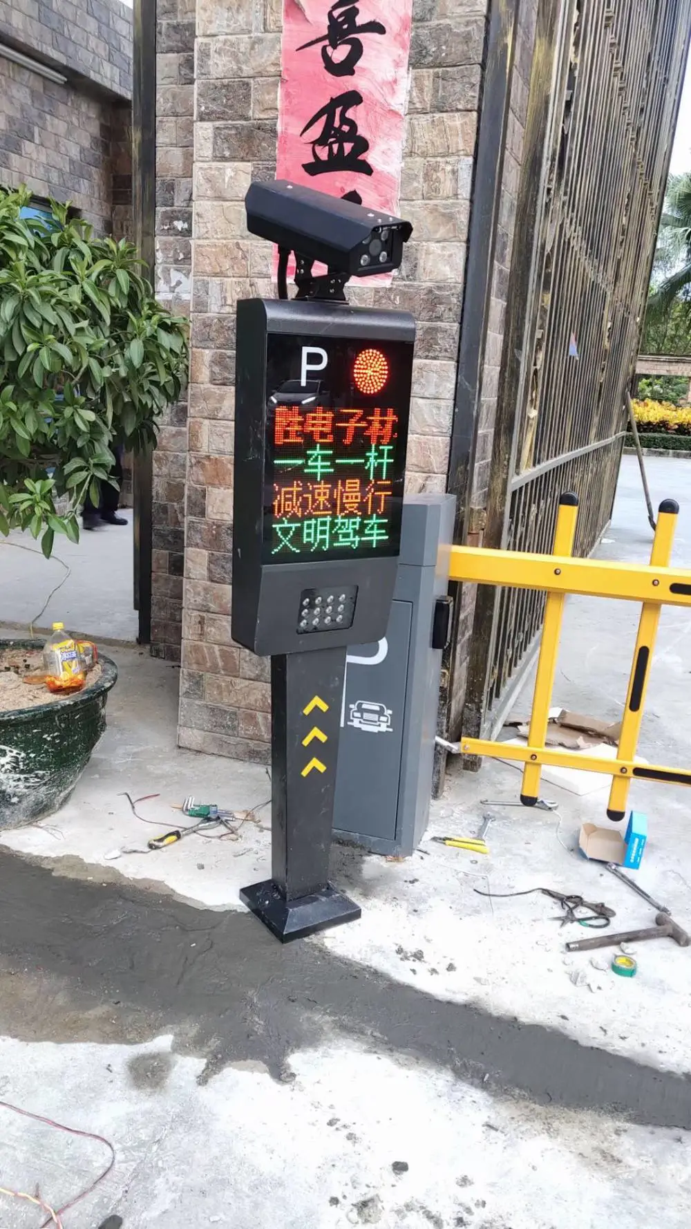 惠州市龙门县 车牌自动识别器厂区道闸挡杆厂家