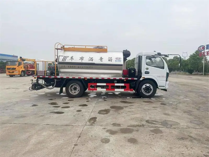 临汾市稀浆封层车现货销售 ***石灰撒布车