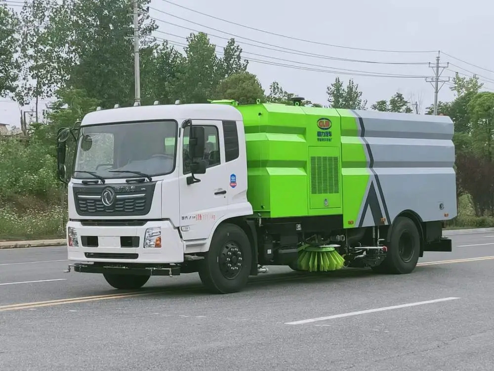 重汽豪沃路面清扫车环卫洗扫车价格实惠