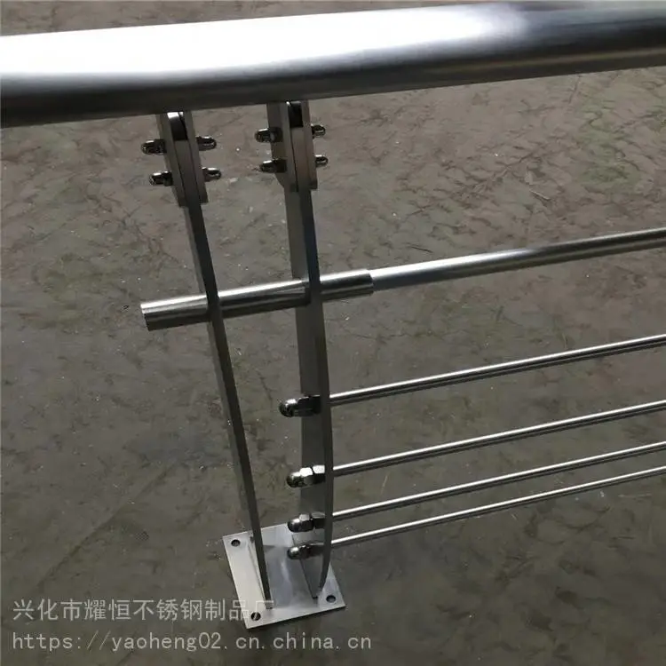 小区家用阁楼 楼道不锈钢护栏 不锈钢立柱玻璃栏板图集 设备齐全成本低