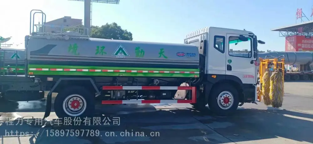 东风多利卡12吨双面城市护栏清洗车隧道清洗车多少钱一辆