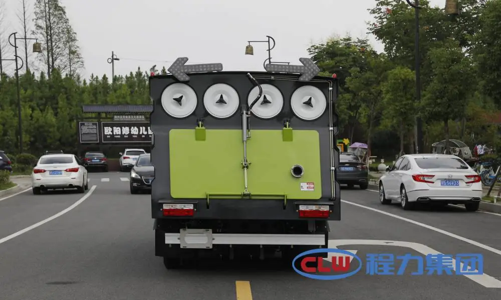 大多利卡中置吸尘车5吨环卫吸尘车图片