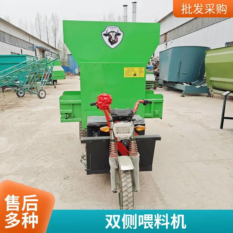 养殖场牛羊饲喂撒料车 出料可控制的柴油投料车 电动3方喂料车