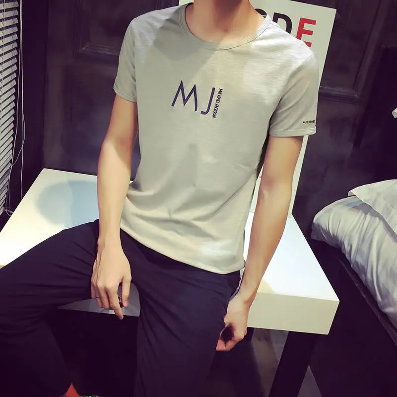 摆地摊卖衣服男装潮牌男式t恤新款哪里有便宜的地摊服装批发