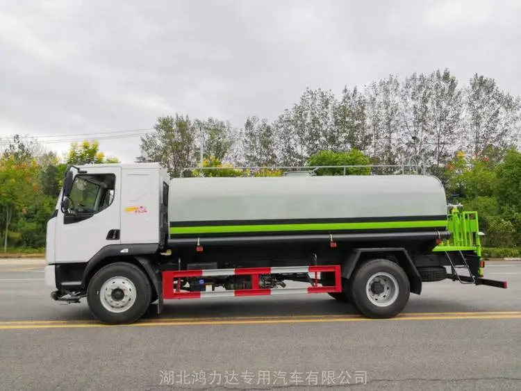 6方洒水车 消防洒水车