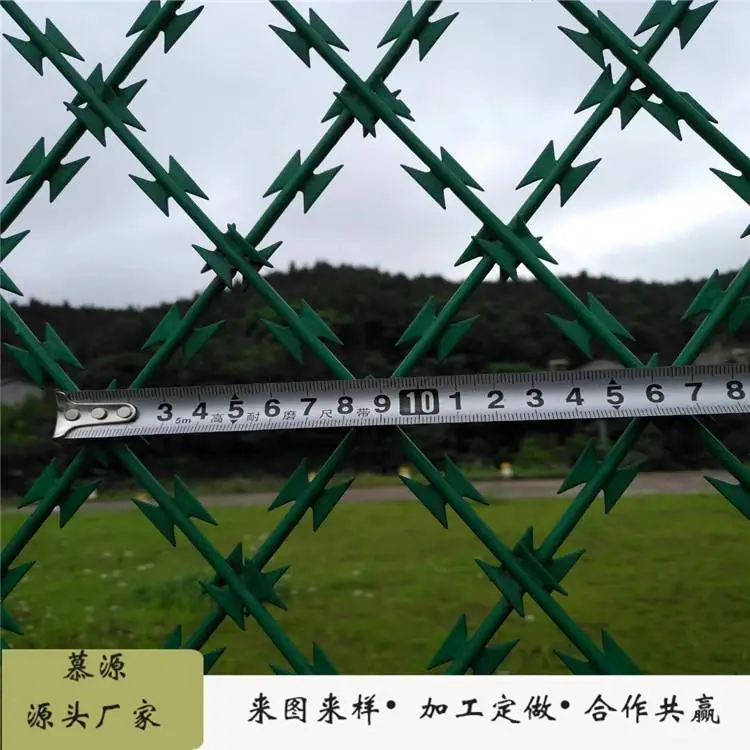 周界隔离网 养殖场围栏网 不锈钢刀片刺网
