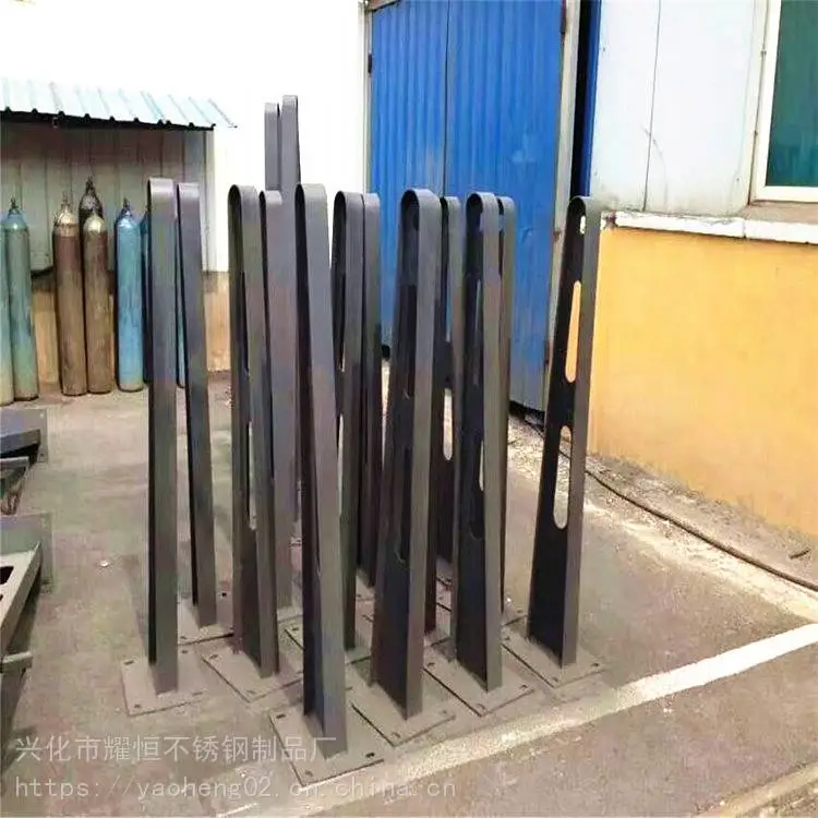 空调窗户 电动雨搭 挑梁式阳台断面图 实例图片