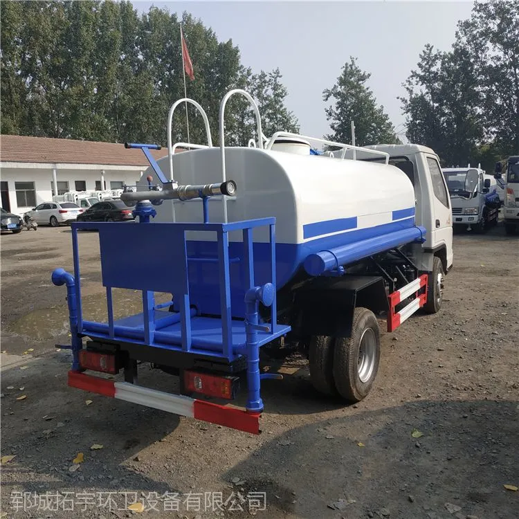 洒水车厂家 东风多利卡5方洒水车 雾炮洒水车