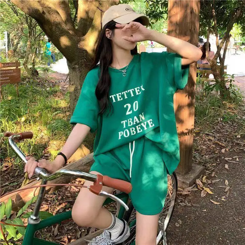 浙江嘉兴哪里有女士套装批发女学生休闲运动套装3-5元服装货源批发