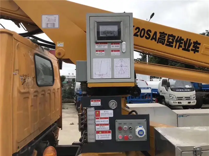 21米路灯维修车直臂高空车价格