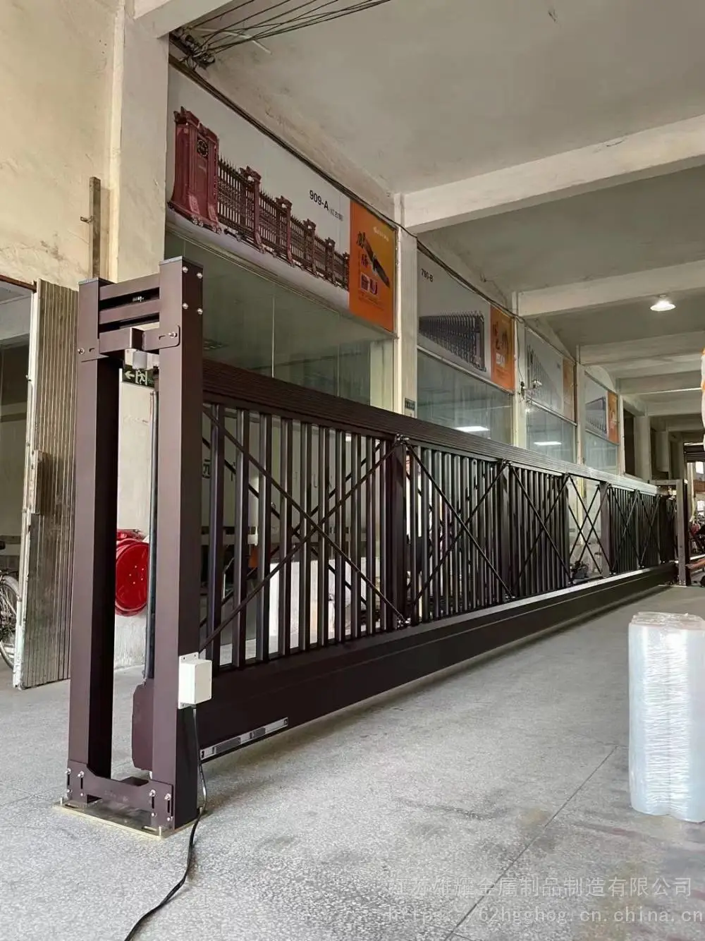 三亚黑龙江长春北京红门九竹财门景区工厂电动伸缩门悬浮门直线门段滑门工业门单位自动伸缩门铝合金伸缩门