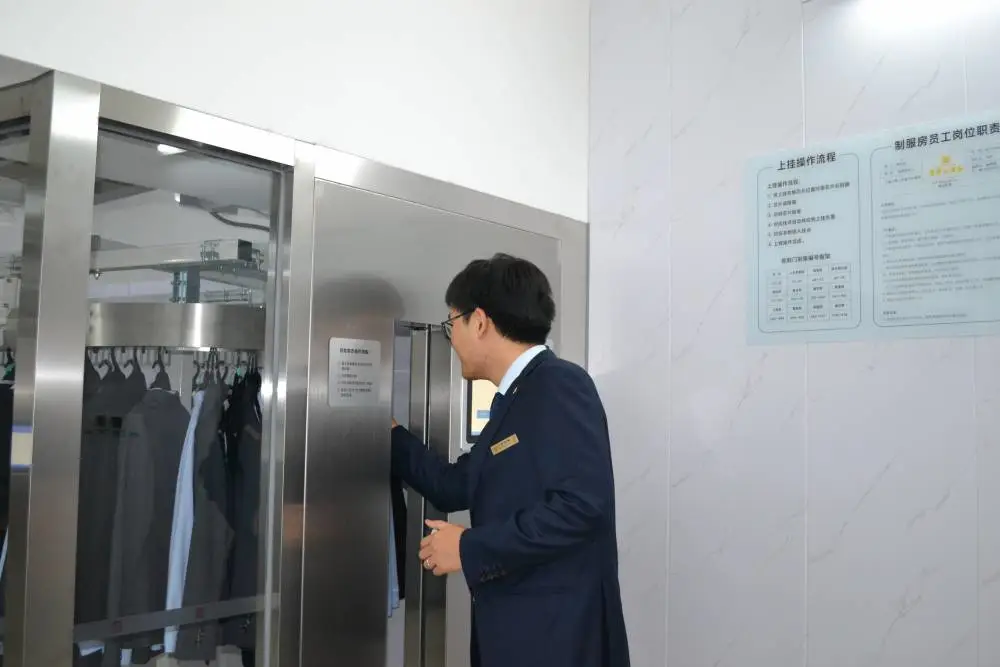 南京宾馆酒店员工制服全自动自助刷卡收发管理设备