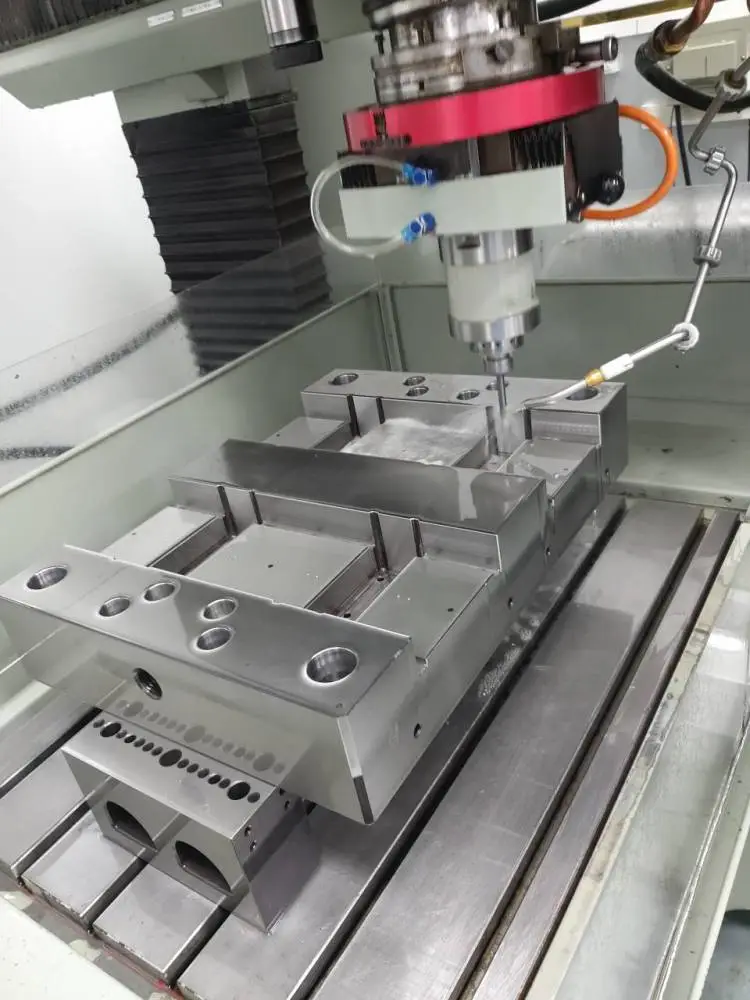 精密模具定制加工行程650*450mm 精定位0.001mm