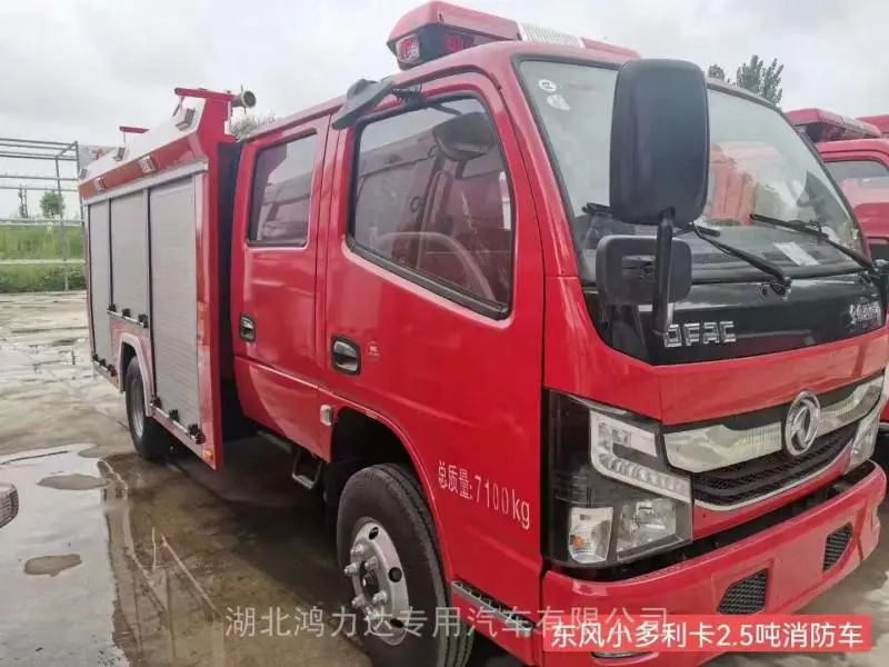 山东东风145型泡沫消防车亮相应急救援装备展示活动