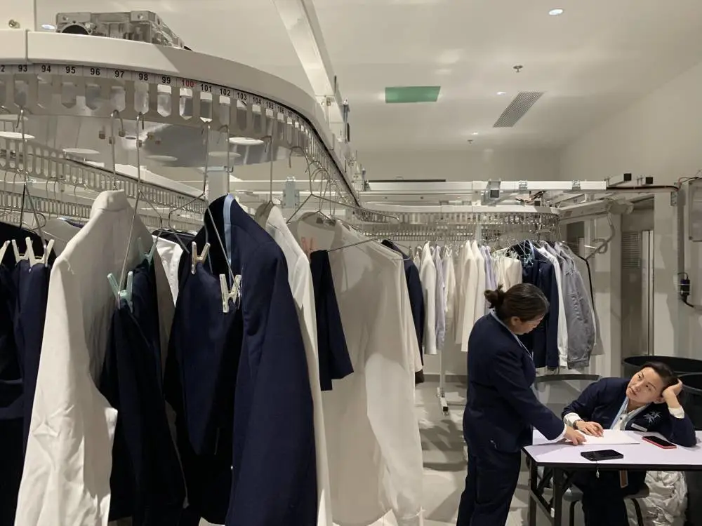 厂家供应 广州 自助取送全场景工服管理服务 自助刷脸取衣设备