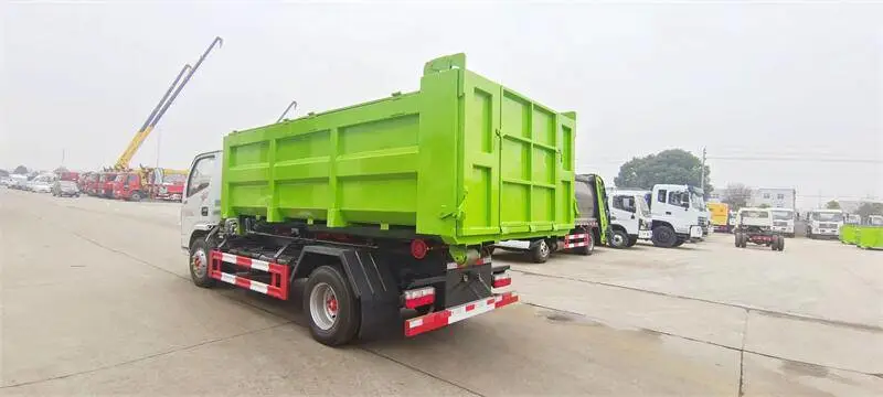 4吨垃圾车 容积2立方勾臂垃圾车