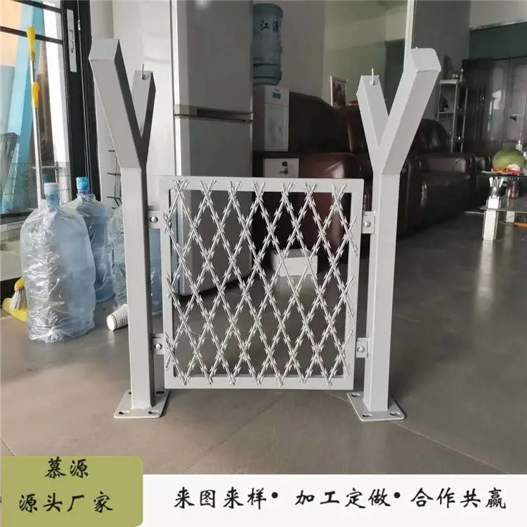 金属围墙网 隔离栏杆 油气站隔离网