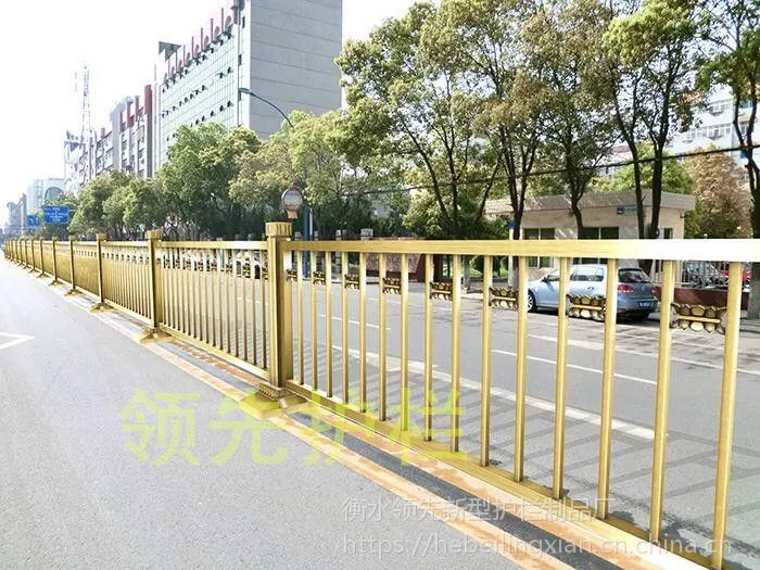 热镀锌道路护栏A热镀锌道路护栏厂家@河北靓先