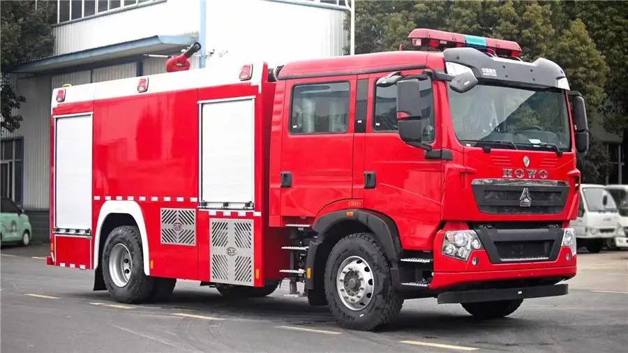 中国重汽2kg泡沫罐6kg水罐消防车