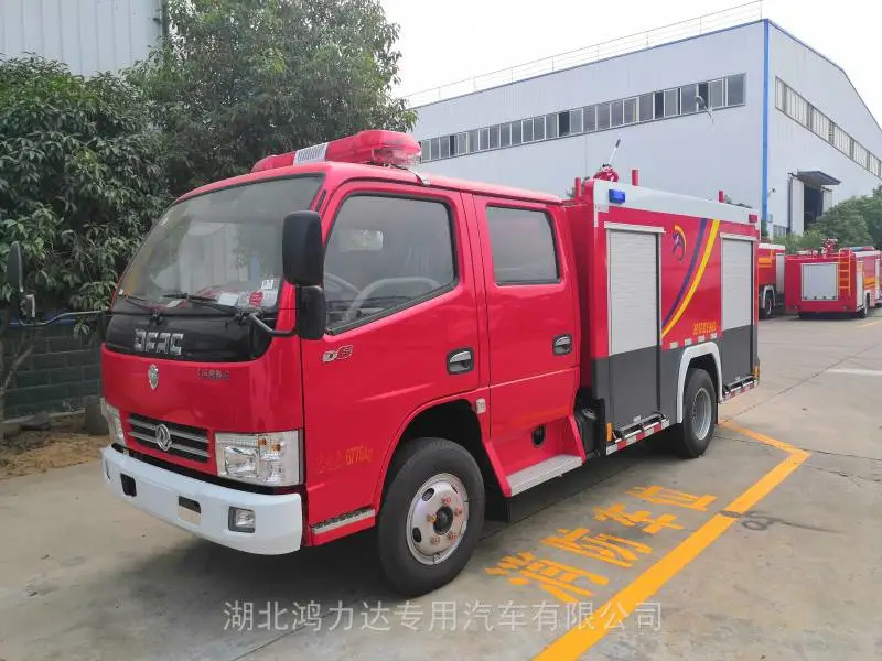 上海东风153型抢险消防车奔赴灾区执行紧急救援任务