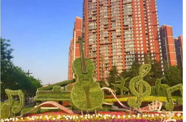 四川德阳大型春节植物雕塑尤加利作的绿雕定制