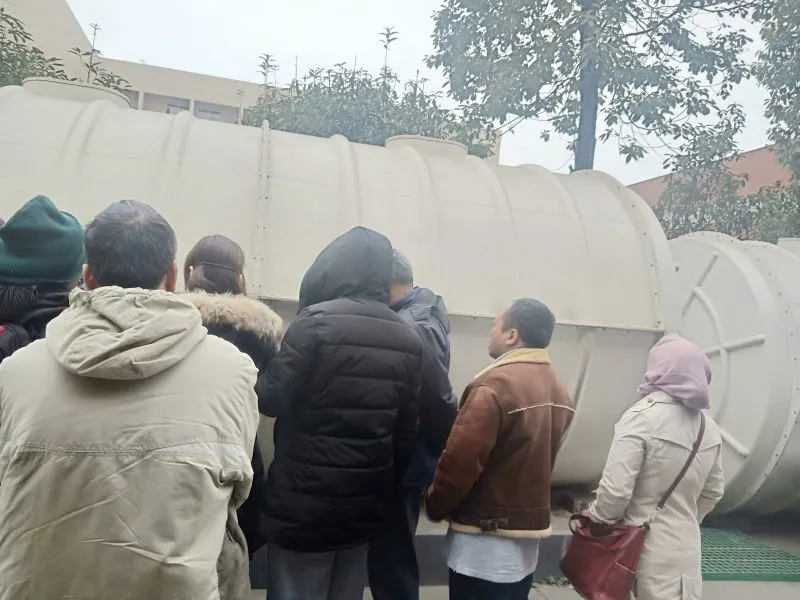沼科所组织带领下外国友人到公司参观