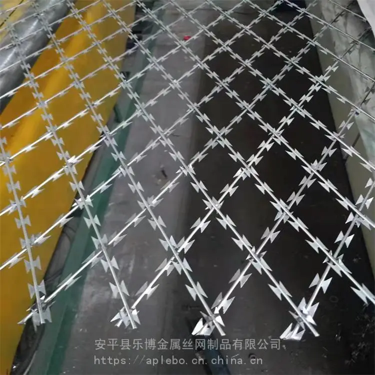 云南镀锌刀片刺绳生产厂家@直径40***防护网乐博供应批发