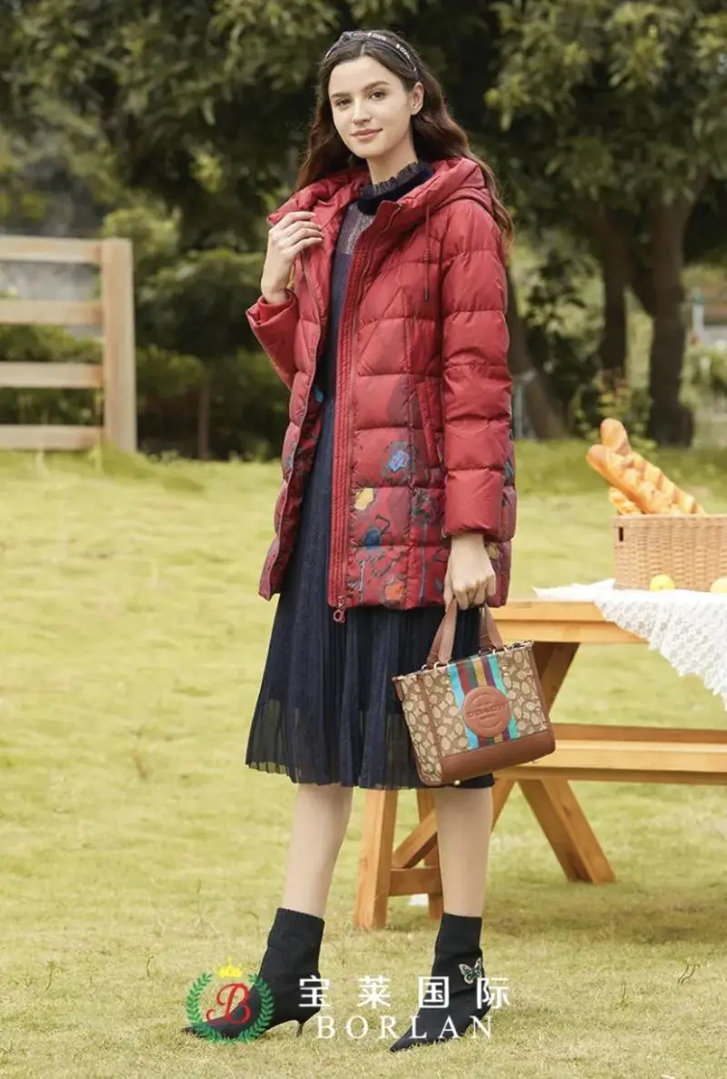 宝莱国际羽绒服 中大淑羽绒服外套拿货 品牌撤柜女装尾货折扣店库存供应链