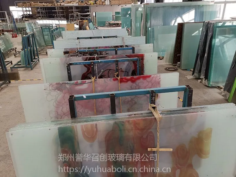 河南郑州誉华夹层玻璃厂专业定制各种图案夹胶景观墙玻璃做工精细交货及时
