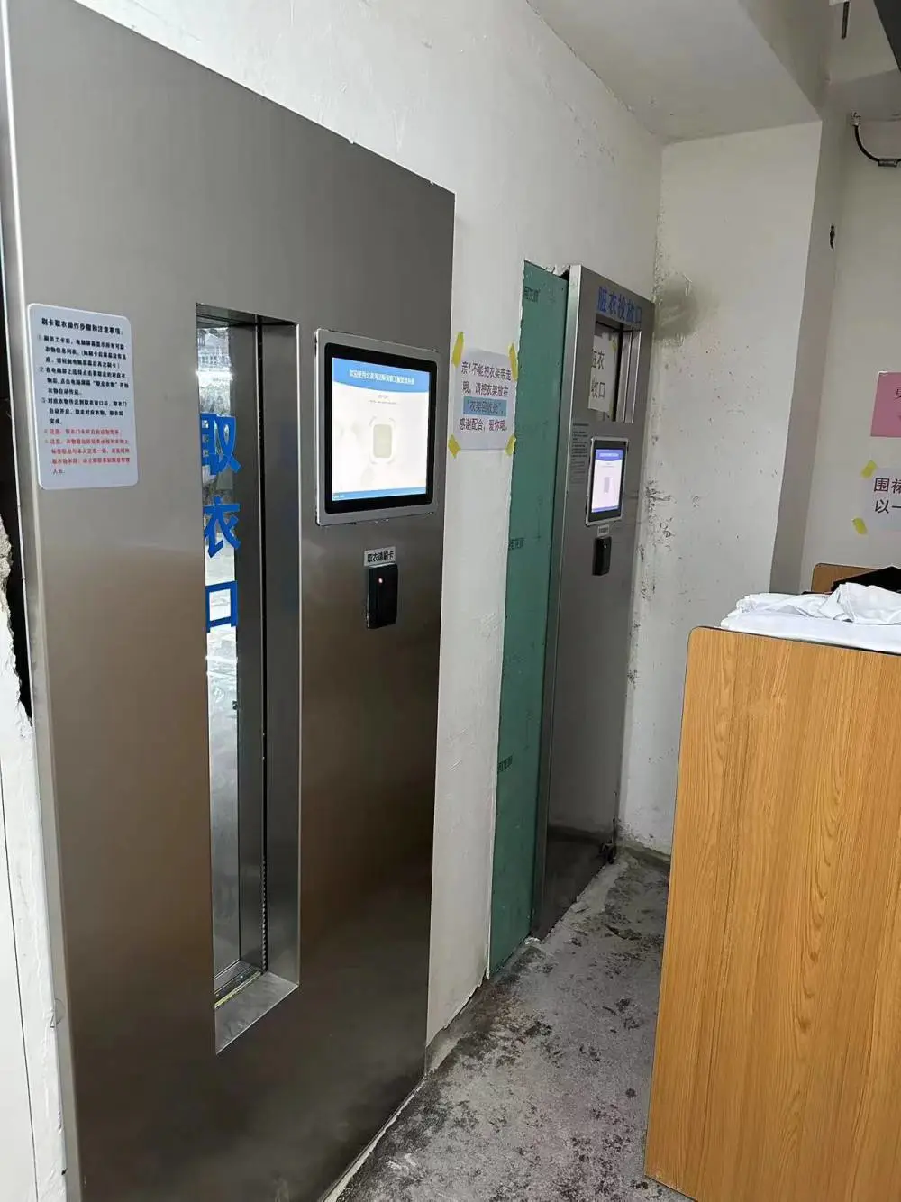 供应 南宁 工作服24小时自助刷卡取衣更换设备 制服数据管理系统