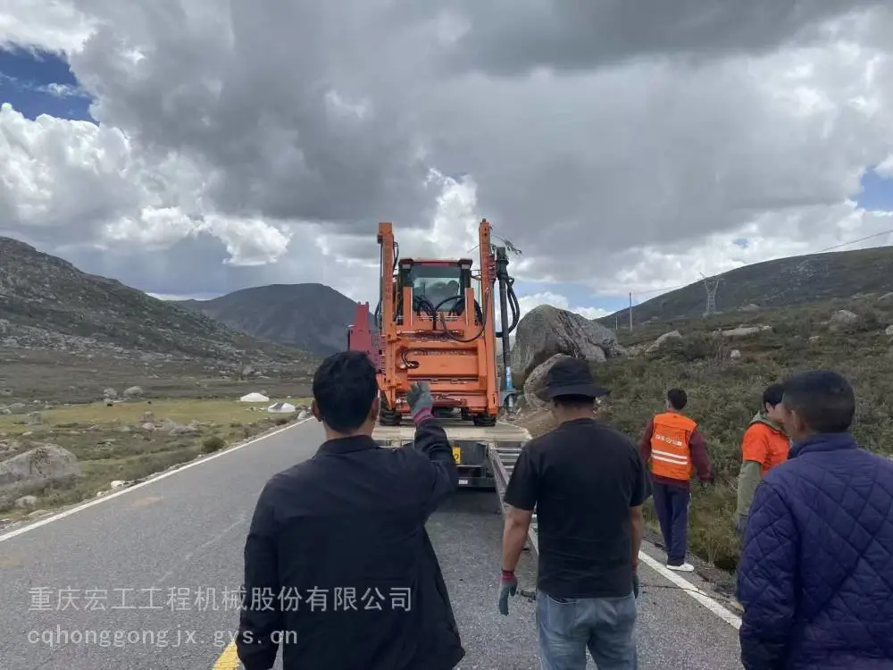 高速公路护栏钻孔机 公路护栏打桩机 公路护栏打钻一体机