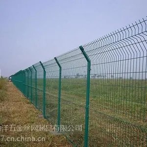 内蒙古包头市价格的公路隔离网 体育场围栏网生产厂家