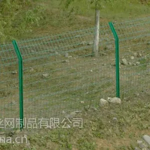 江苏的公路隔离铁丝网 养殖种植围栏防护网 厂区围墙铁丝网 林区防护网 圈山围网生产厂家