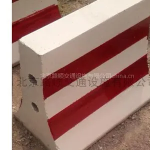 供应水泥隔离墩