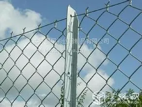 供应护栏网 勾花护栏网球场护栏网价格***