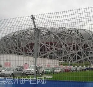 供应金昌市双边护栏网厂家直销/白银市双边丝防护网经销商价格/定西市双边丝护栏网报价