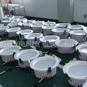 供应15W筒灯车铝外壳上海合作指导生产LED筒灯