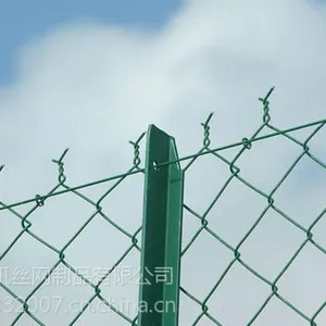 供应勾花护栏网,钢板护栏网,六角网护栏网,荷兰网护栏网。